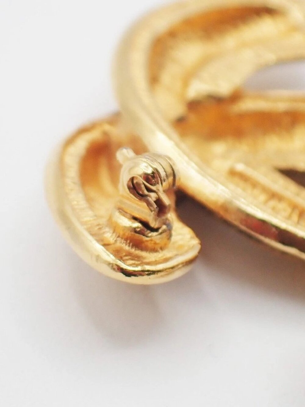 CHANEL CC Logo Matelasse Pin Brooch Gold GHW Accessory - Picture 11 of 16